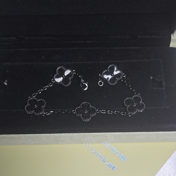 Van Cleef Bracelet - Picture 1 of 4